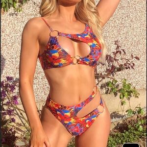 *NWT* PRETTY LITTLE THING Colorful Cut out Bikini